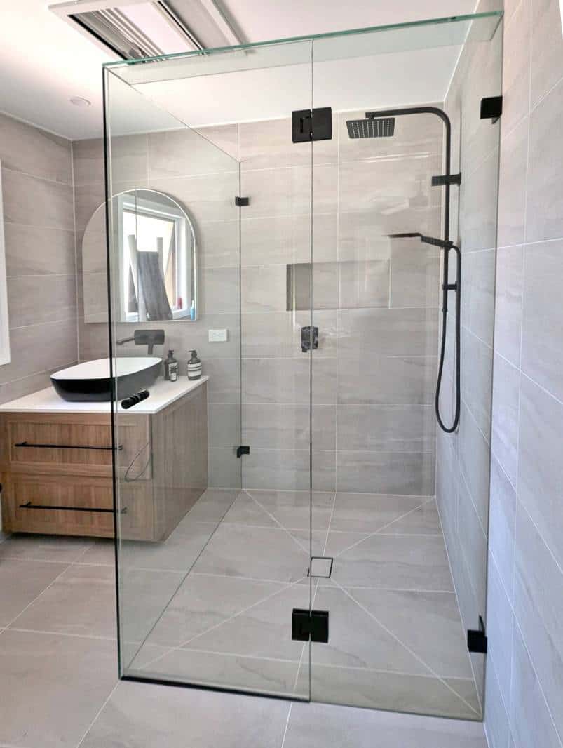 In-line sliding shower screen with brushed gold fittings