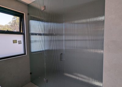 Narrow-Reeded Shower Screens