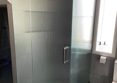 Narrow-Reeded Shower Screens