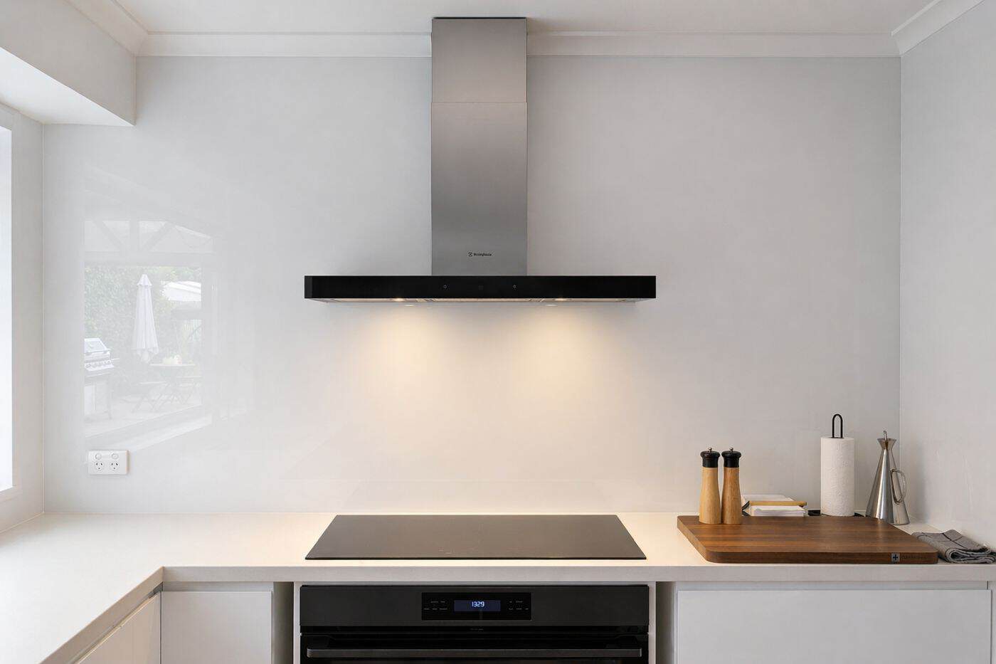 Easy to clean glass splashback in a Melbourne kitchen
