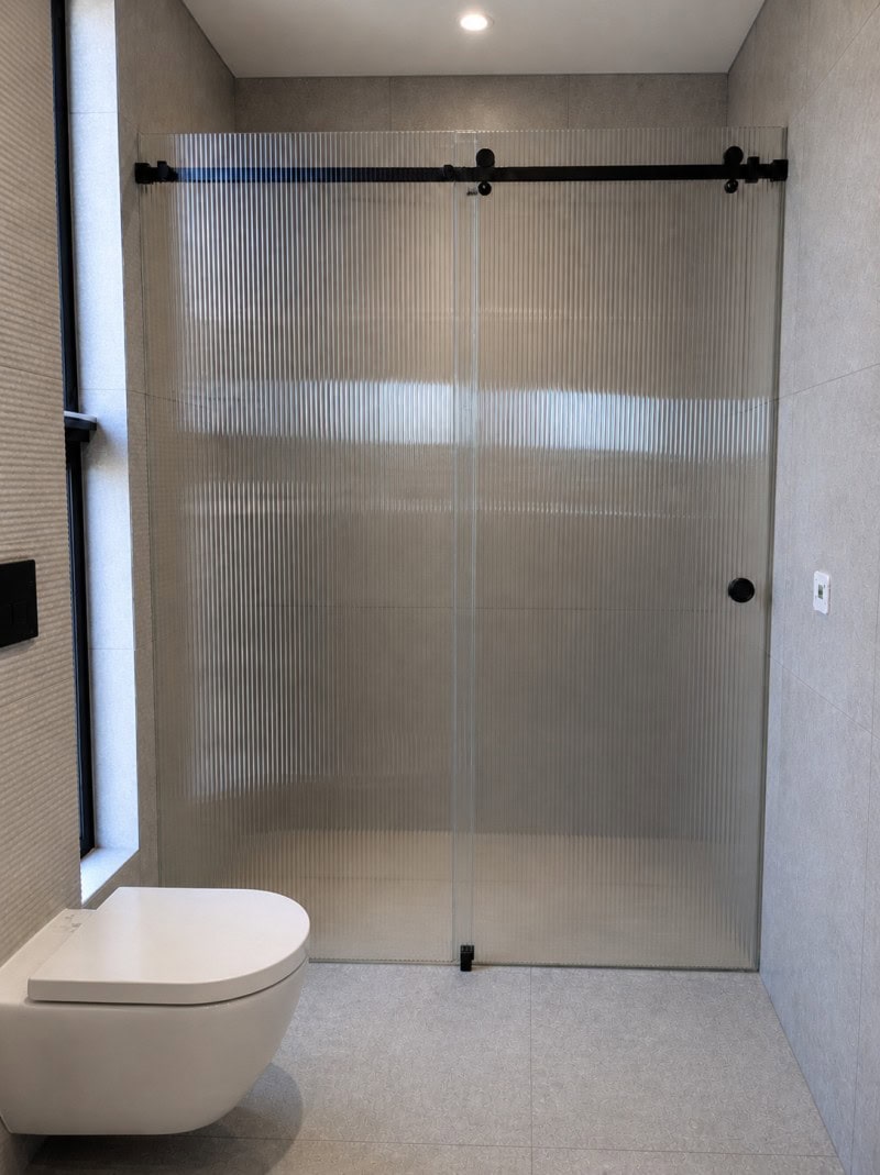 Fluted glass shower screen with matte black hardware