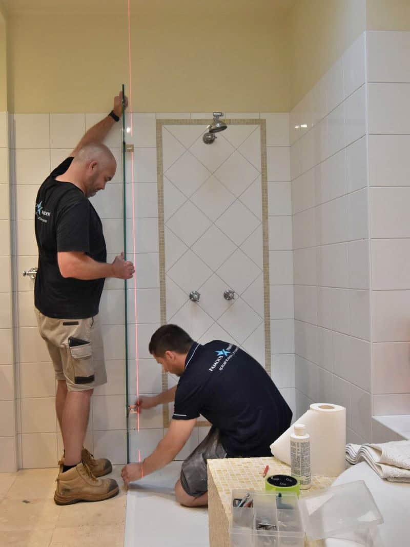 Installation of a frameless shower screen