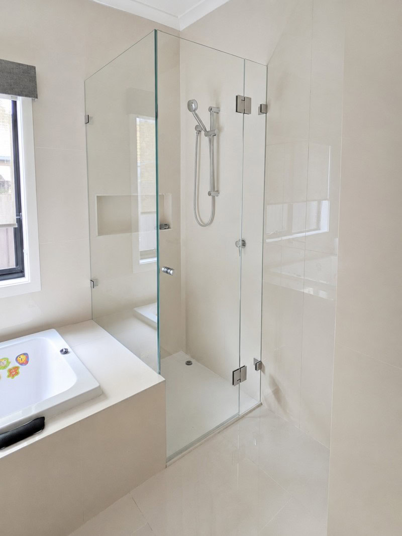 Starphire low iron frameless shower screen installed in Keilor Park