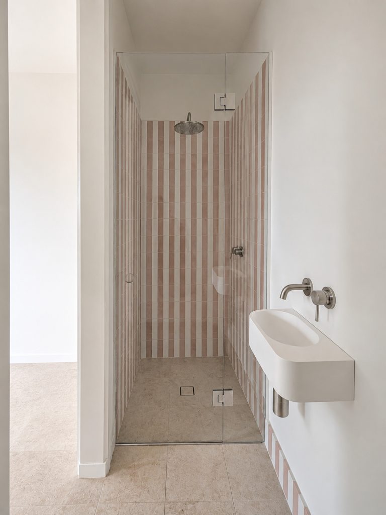 Brushed nickel Starphire glass shower screen installed in a Melbourne bathroom