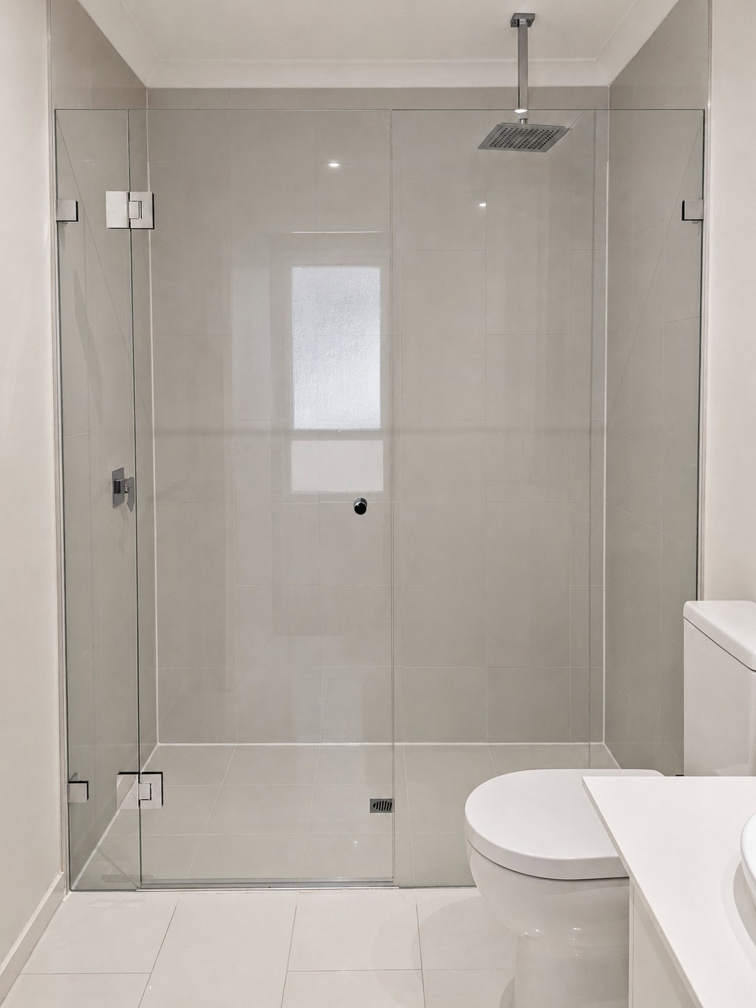 Ensuite frameless shower screen installed in Bundoora