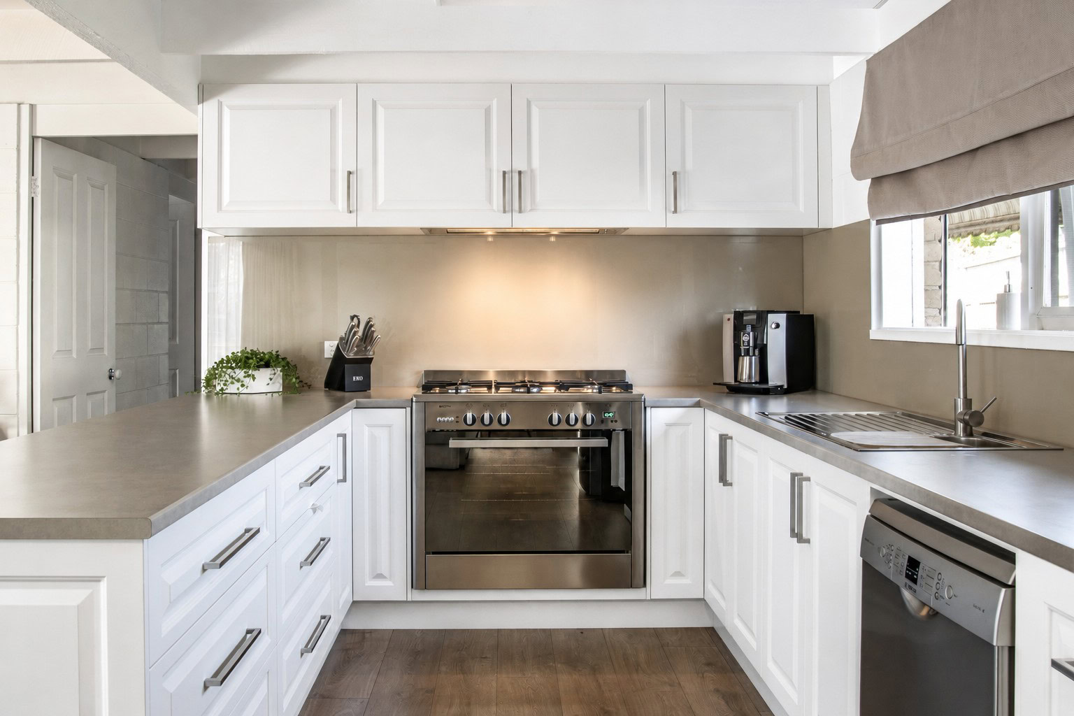 Custom glass splashback installed in a Melbourne kitchen