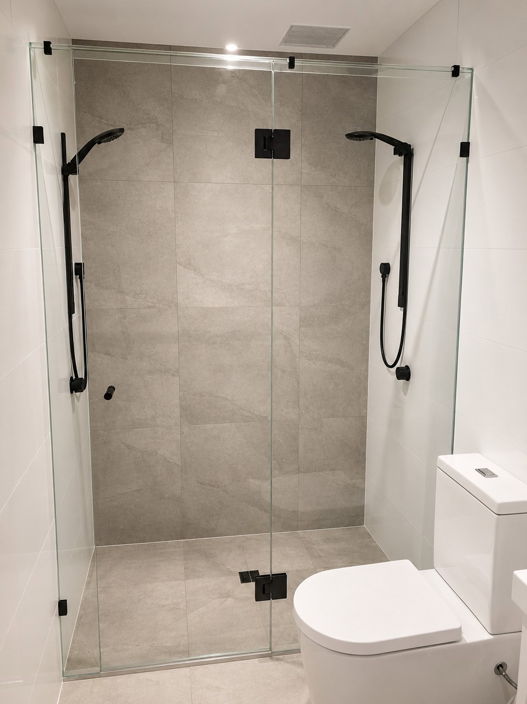Starphire low iron shower screen with matt black hardware in Richmond